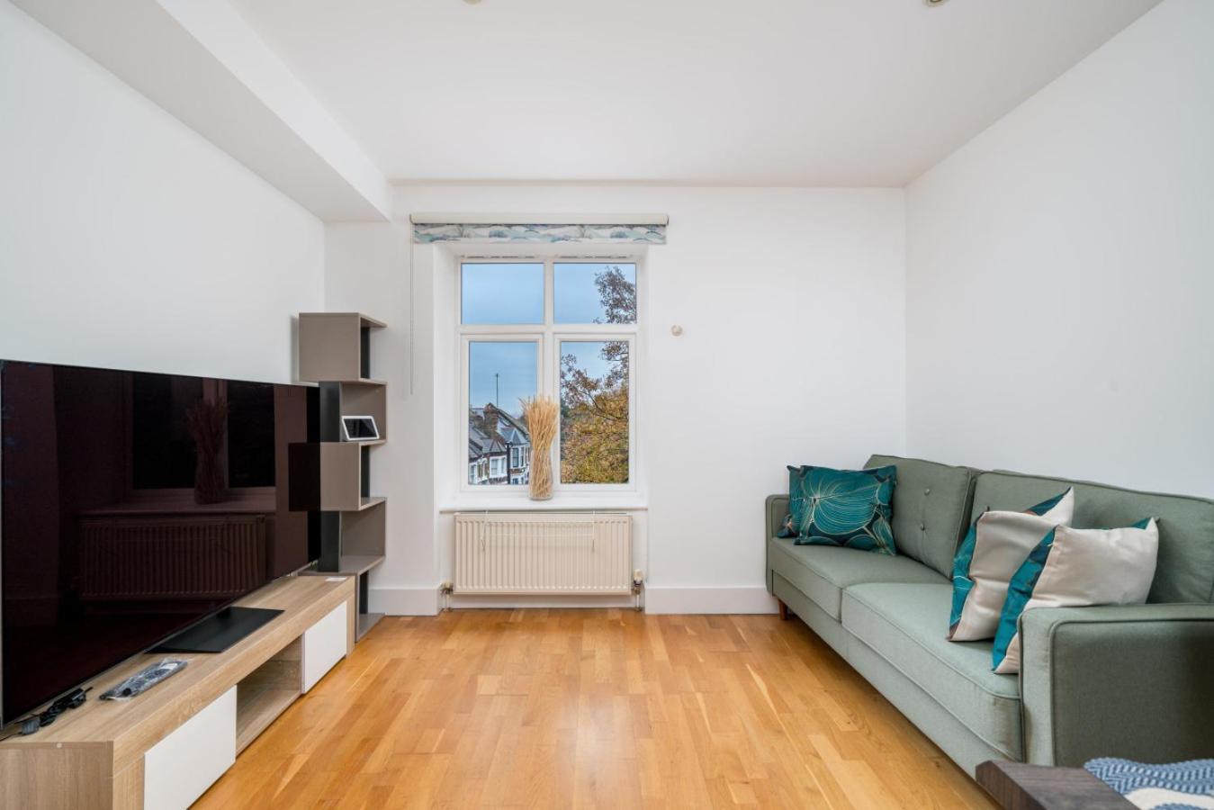 Stunning 3 Bedroom Flat, With Parking, Sleeps Six, Near Greenwich Park Apartment London
