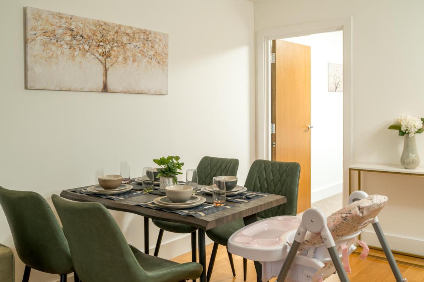 Stunning 3 Bedroom Flat, With Parking, Sleeps Six, Near Greenwich Park * London