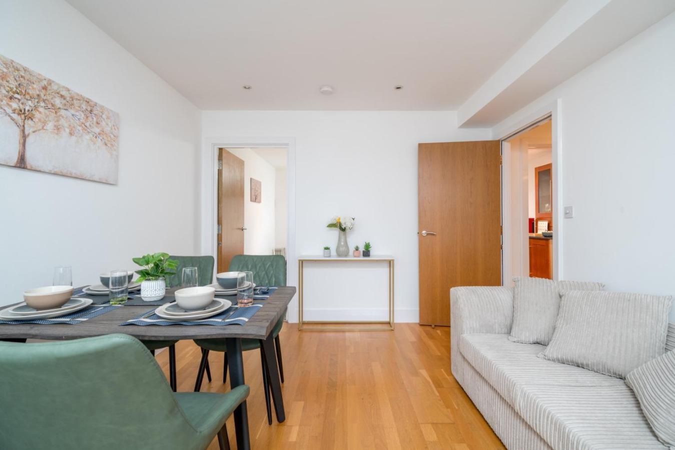 Stunning 3 Bedroom Flat, With Parking, Sleeps Six, Near Greenwich Park
