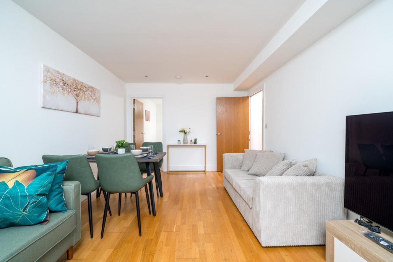Apartment Stunning 3 Bedroom Flat, With Parking, Sleeps Six, Near Greenwich Park London