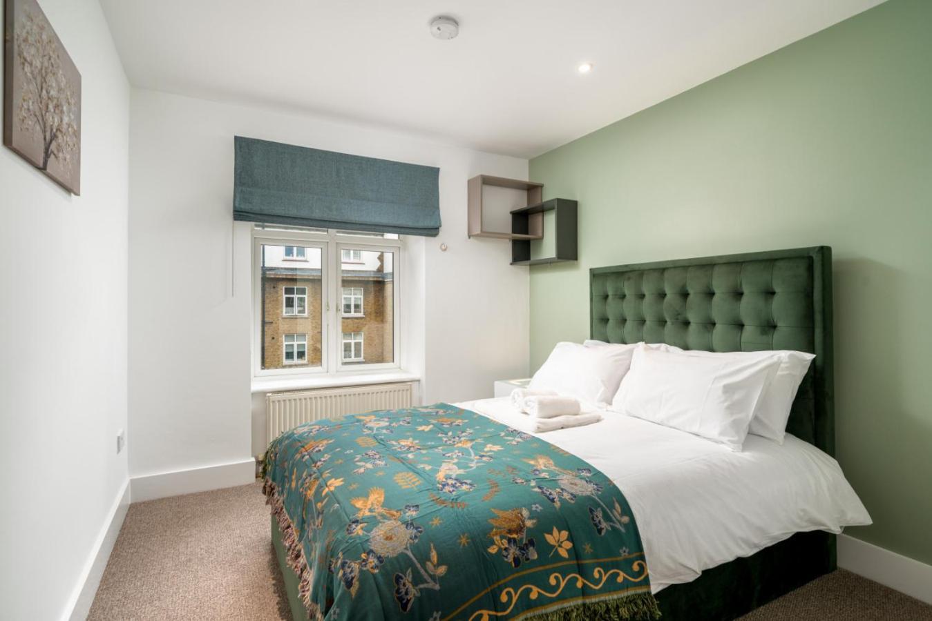 Stunning 3 Bedroom Flat, With Parking, Sleeps Six, Near Greenwich Park *