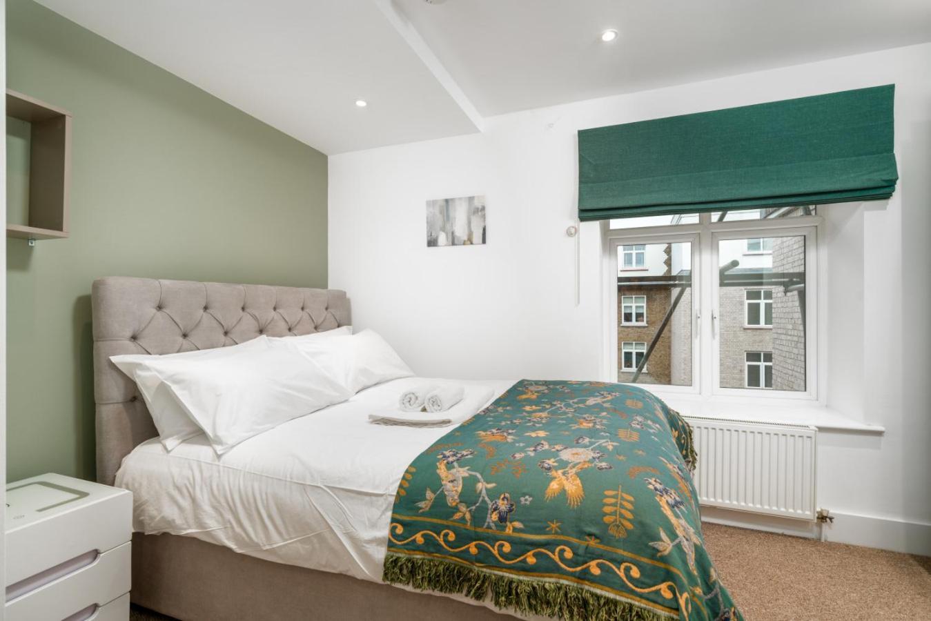 Stunning 3 Bedroom Flat, With Parking, Sleeps Six, Near Greenwich Park Apartment