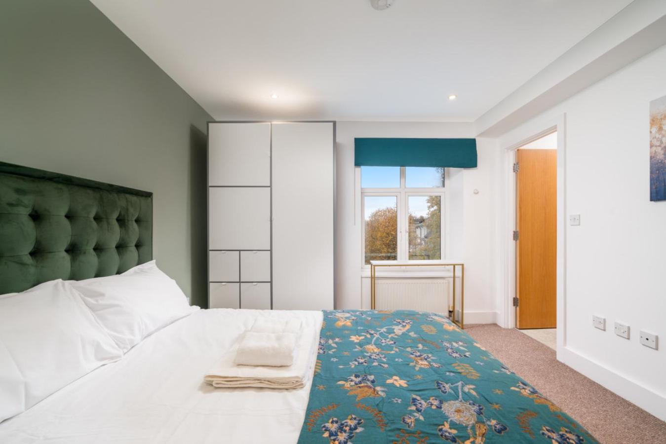 Stunning 3 Bedroom Flat, With Parking, Sleeps Six, Near Greenwich Park Apartment *