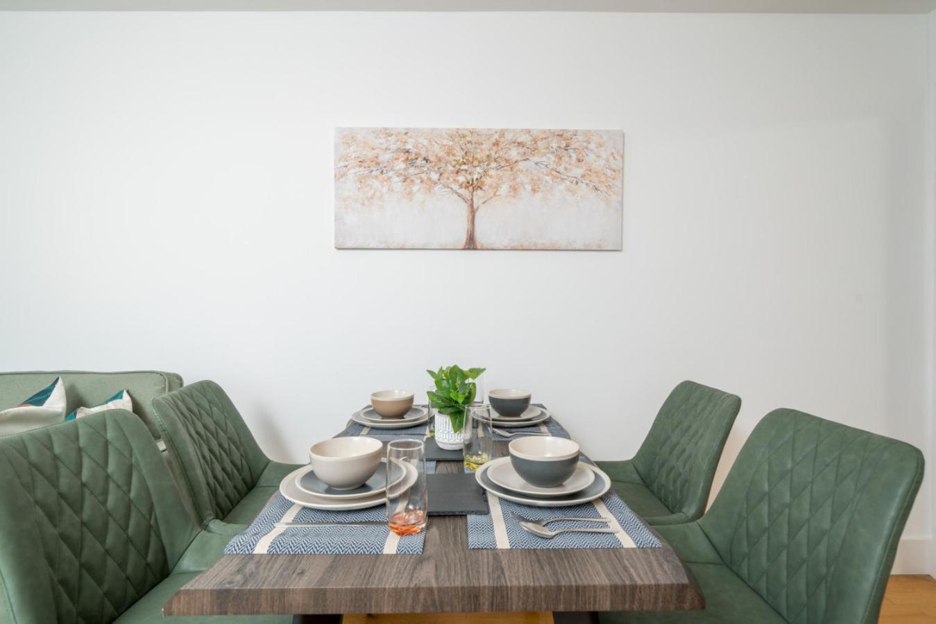 Apartment Stunning 3 Bedroom Flat, With Parking, Sleeps Six, Near Greenwich Park *