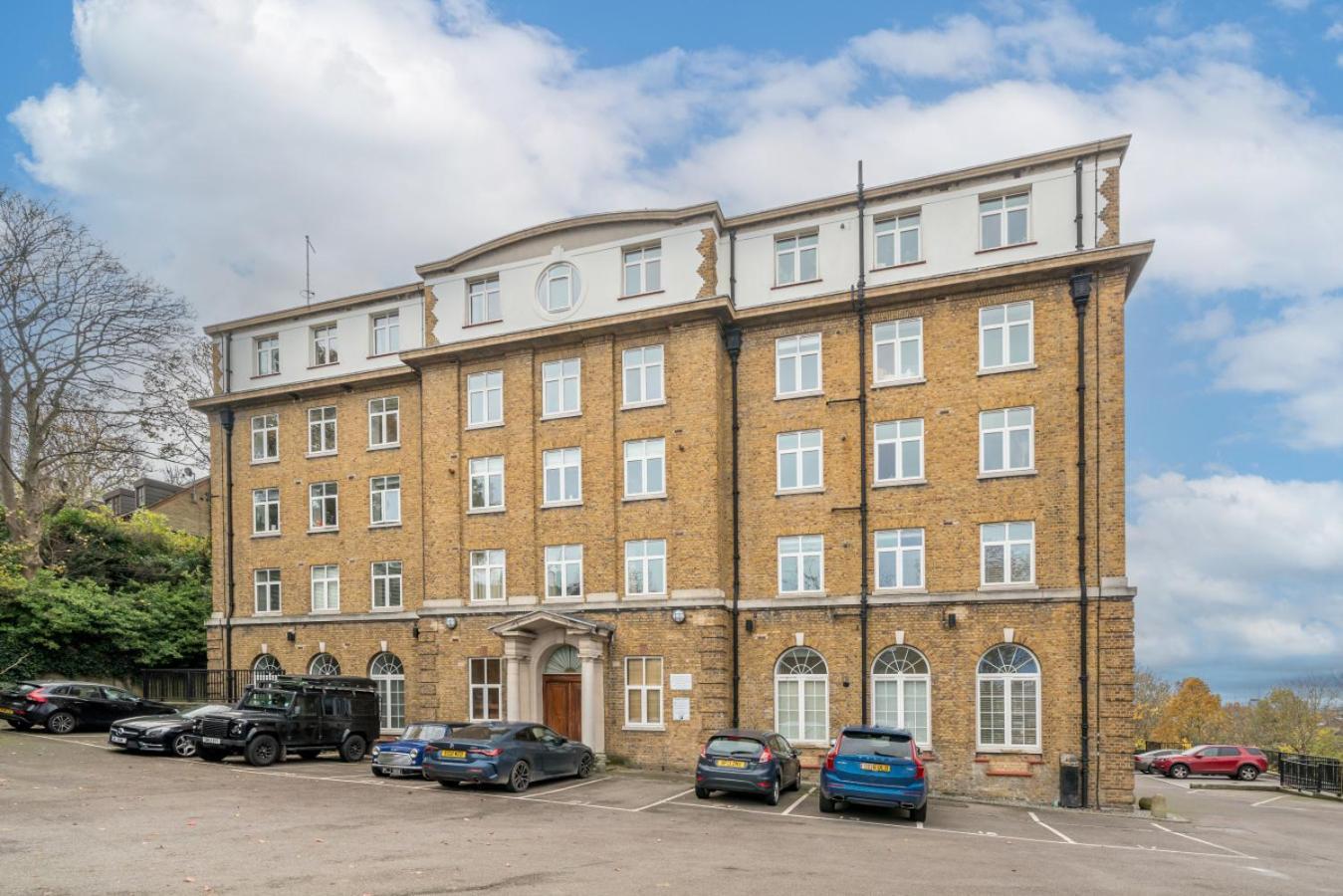 Stunning 3 Bedroom Flat, With Parking, Sleeps Six, Near Greenwich Park * London